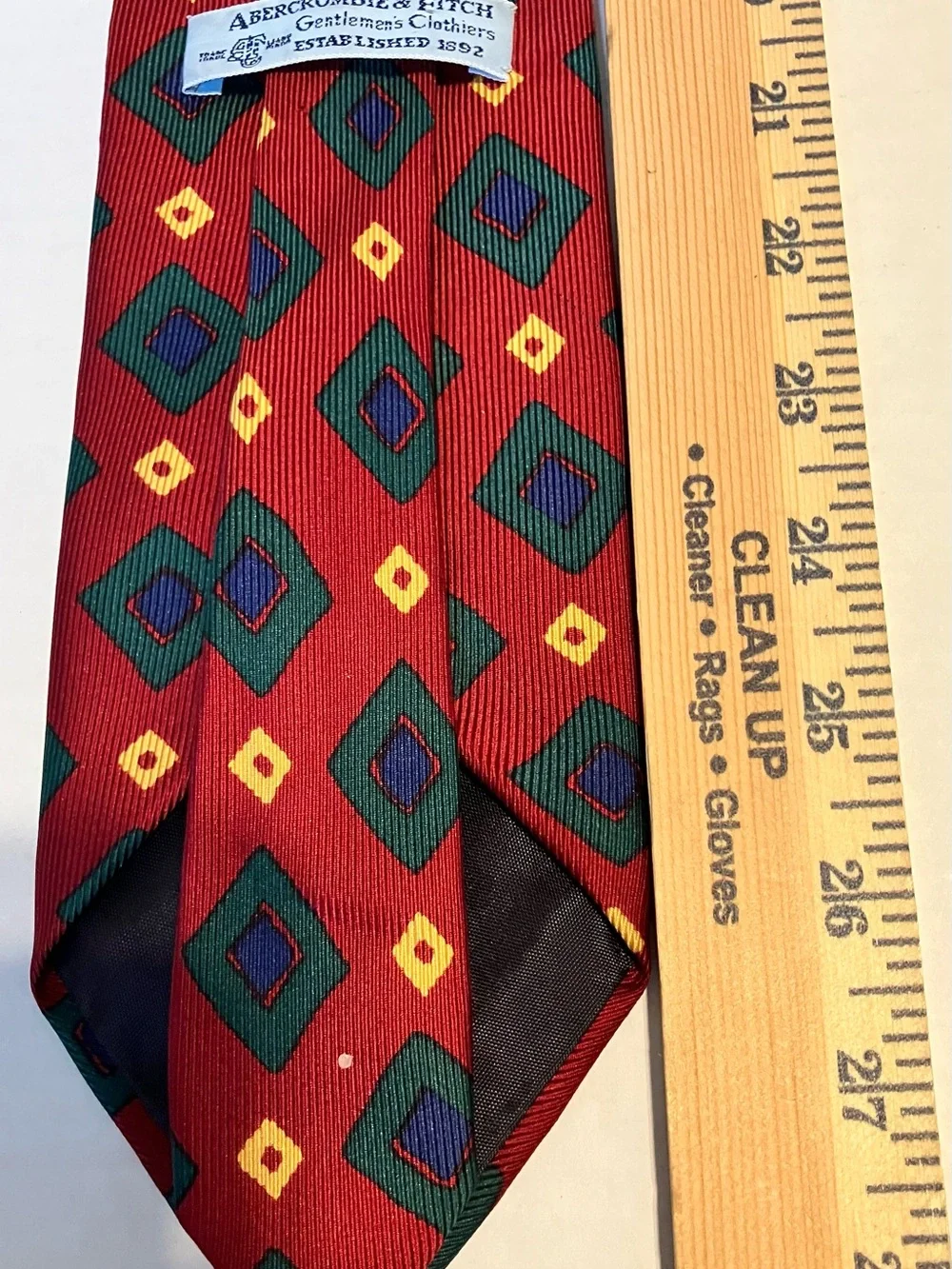 Classic Abercrombie and Fitch Men's Red silk Geometric Tie